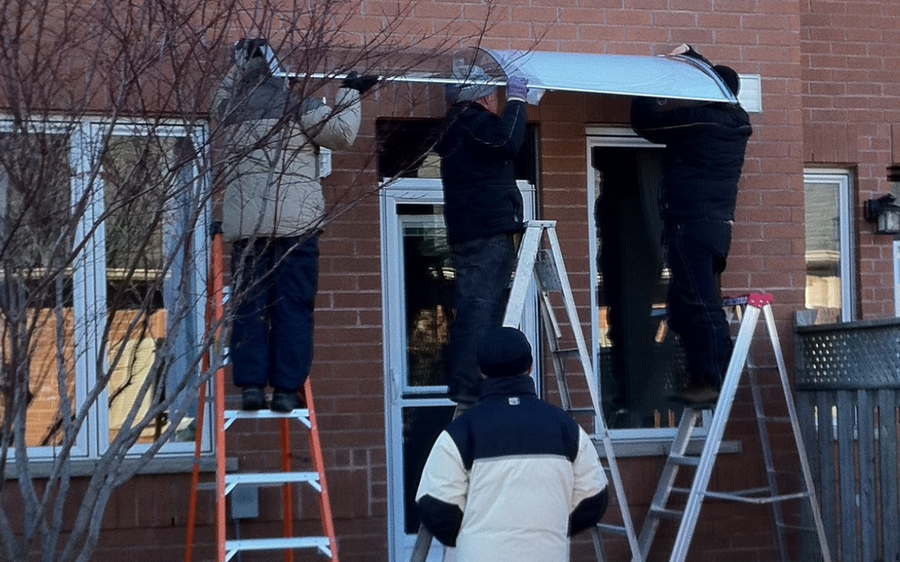 Safety Tips When Installing Polycarbonate Awnings Yourself 9 DIY Awning Installation: Safety tips when installing polycarbonate awnings